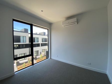 6 Woody Lane, Alphington VIC 3078 - Townhouse For Rent | Domain - Photo 2