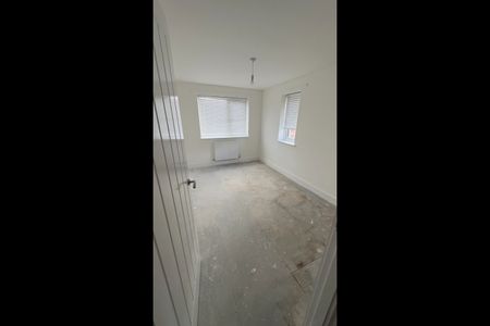 3 Bed Flat, Bank Street, M11 - Photo 5