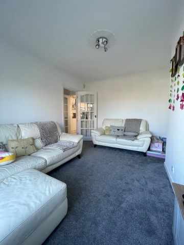 3 Bed Semi-Detached House, Brookhill Avenue, LS17 - Photo 2