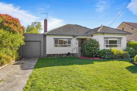 Neat as a Pin in Prime Alfredton Location - Photo 4