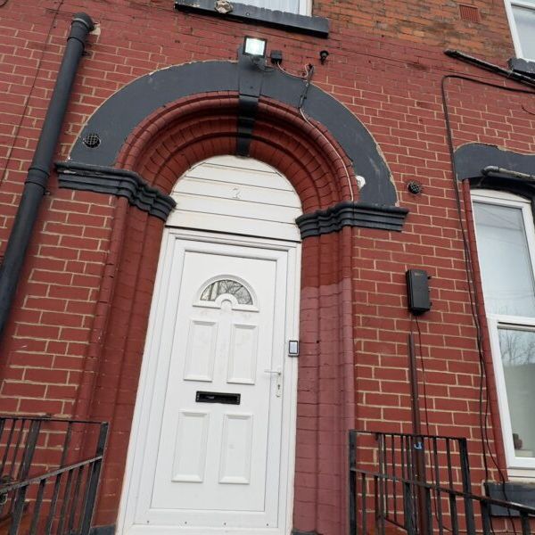 Flat 3, Church Road, Armley, Leeds, LS12 1TZ - Photo 1