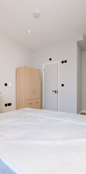 Studio Flat, Blenheim Mansions, SW2 - Photo 1