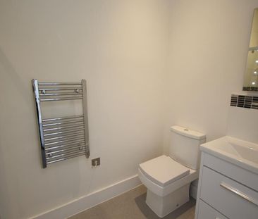 Kingsway, Woking, Surrey, GU21 - Photo 6