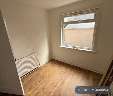 4 bedroom end of terrace house to rent - Photo 6