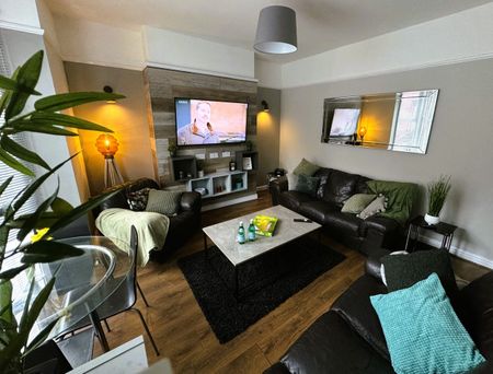 7 Bed Terraced House, Ramilies Road, L18 - Photo 2