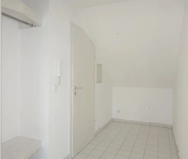 Gepflegte ca. 89 m² große DG-Wohnung mit großem Wohn-/Esszimmer, Tageslichtbad und PKW-Stellplatz - Photo 1