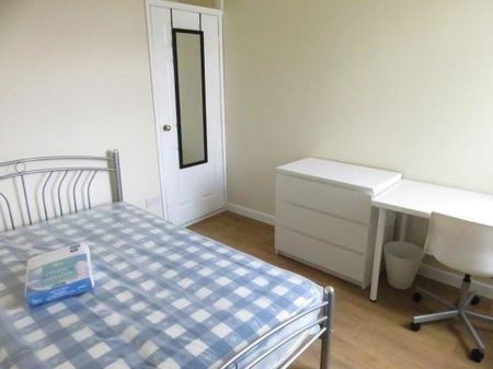 1 bedroom in a house share to rent - Photo 2