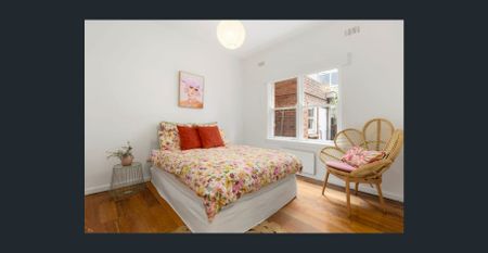 Ground Floor Deco with Garage - Photo 3