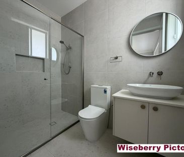 Spacious 4-bedroom home - Photo 2