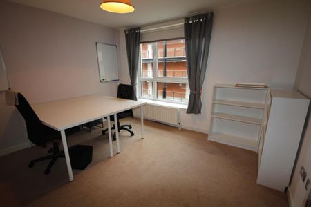 2 bedroom flat to rent - Photo 4