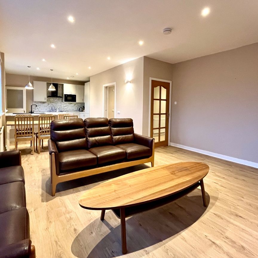 3 Bed Bungalow, Craigmount View, EH12 - Photo 1