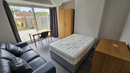 6 bedroom semi-detached house to rent - Photo 5