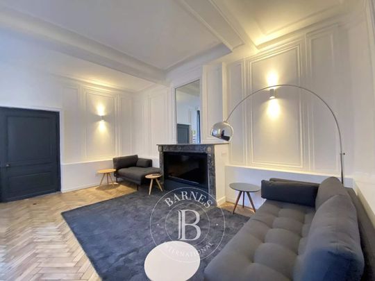 Vieux-Lille, Grand T2 rénové et meublé à NEUF - Photo 1