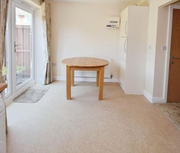 3 bedroom mews to rent - Photo 2