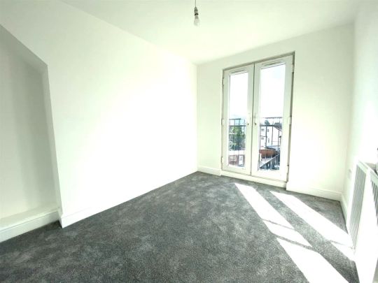 5 bed terraced house to rent in Wakemans Hill Avenue, London, NW9 - Photo 1