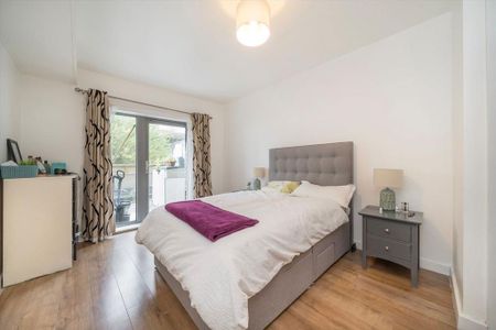 3 bedroom flat to rent - Photo 3