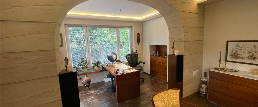 Exklusive Erdgeschoss Wohnung mit Terrasse und Garten - Photo 1