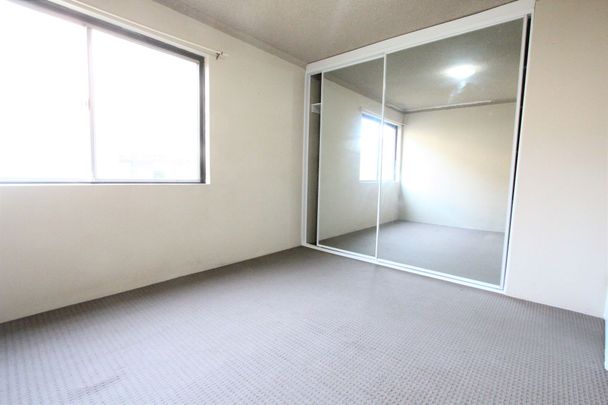 Close to Station and Amenities - Photo 1