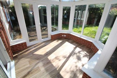 Gatcombe Close, Stretton, DE13 - Photo 2