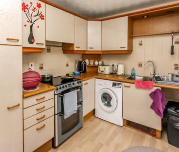 2 bedroom semi-detached house to rent - Photo 4