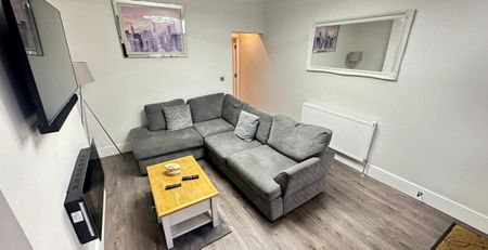 Room 1, St Lukes Crescent, Leeds, LS11 8LA - Photo 3