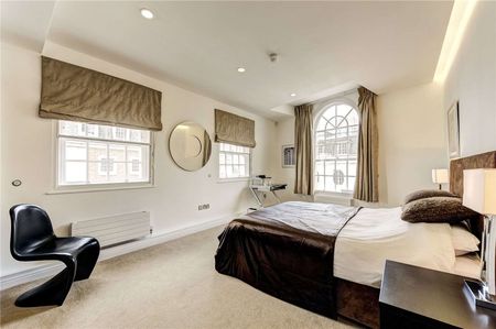 Spacious three double bedroom apartment in Mayfair. - Photo 3
