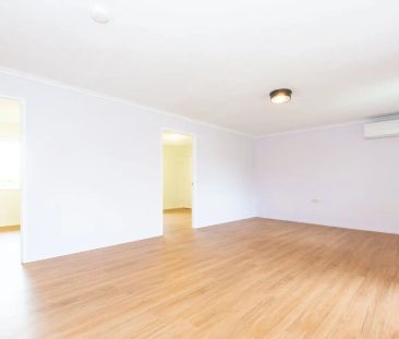 “Fully Renovated Modern 3-Bedroom Home with Comfort and Convenience” - Photo 3