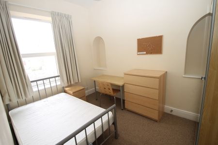 3 Bedroom | 12 Hastings Street, Middle Floor Flat, PL1 5B - Photo 4