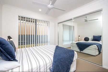 STYLISH LOW MAINTENANCE DUPLEX - Photo 2