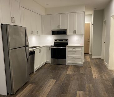 CENTRAL PARK – PARK SUITES 1 BD+DEN/1BA - Photo 5