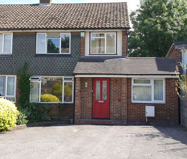 🛍️We Are Pleased To Present This Great Property Within Walking Dist... - Photo 1