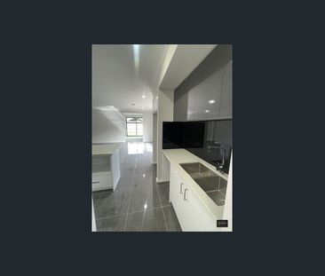 Brand New Spacious Family Home with Dual Master Suites – Prime Conv... - Photo 5