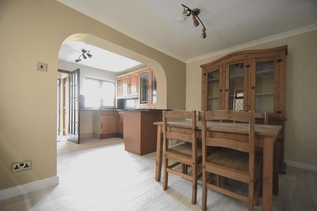 3 bedroom semi-detached house to rent - Photo 2