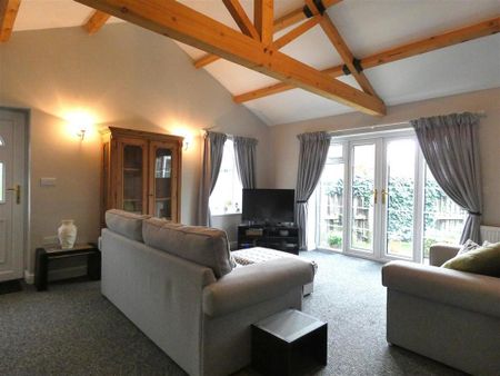 3 bedroom detached bungalow to rent - Photo 3