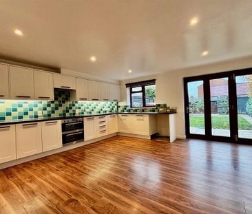 4 bedroom end of terrace house to rent - Photo 3