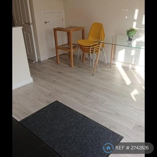 4 bedroom semi-detached house to rent - Photo 1