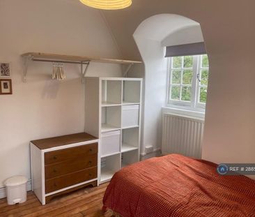 1 bedroom in a flat share to rent - Photo 3