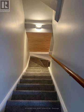 45 HUNTSMAN CRESCENT - Photo 2