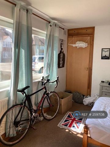 5 bedroom semi-detached house to rent - Photo 4