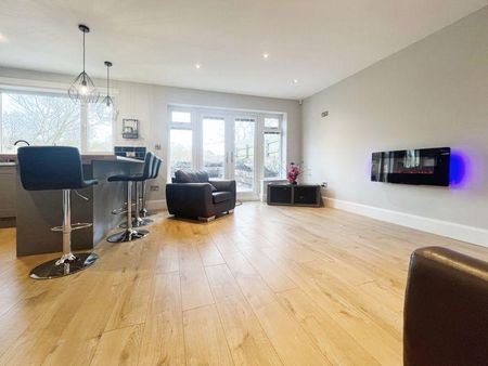 3 bedroom detached bungalow to rent - Photo 2