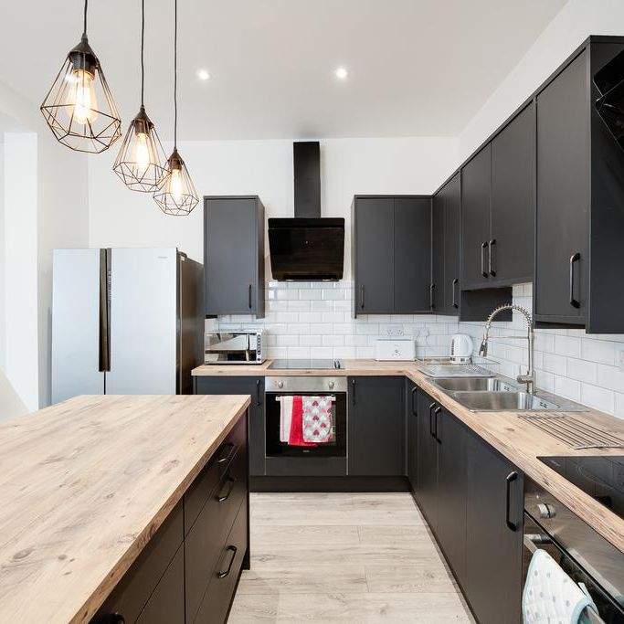 7 bedroom semi-detached house to rent - Photo 1