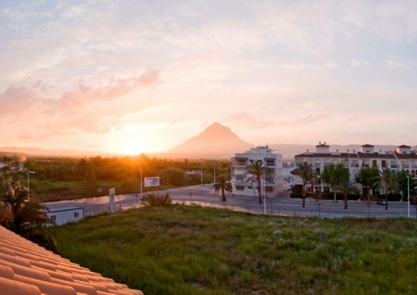 For long-term rent: apartment in Javea, Golden Garden urbanization, with 2 bedrooms and a pool.
