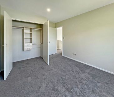 Modern 4-Bedroom Terrace Home – Prime Location for - Photo 3