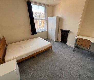 23 Paget Street - No Groundfloor Bedrooms & Front Door AccessLoughb... - Photo 2