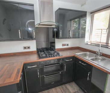 2 bedroom end of terrace house to rent - Photo 2