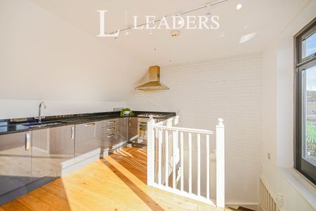 3 bedroom house to rent Gloucester Road, Brighton, East Sussex, BN1 - Photo 5