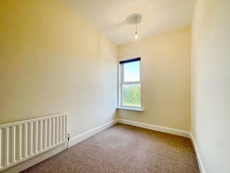 3 bedroom Mid Terraced House to let - Photo 3