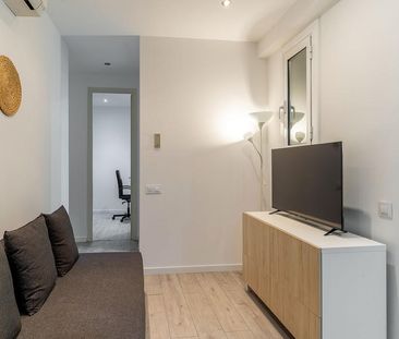 Cosy 1-Bedroom Apartment with Separate Study in Eixample - Photo 5