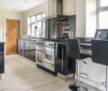 4 bedroom detached house to rent - Photo 5