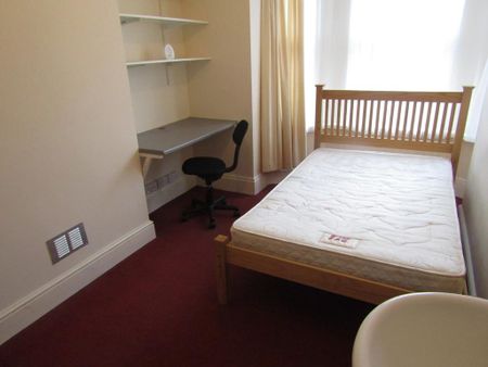 6 bedroom terraced house to rent - Photo 2